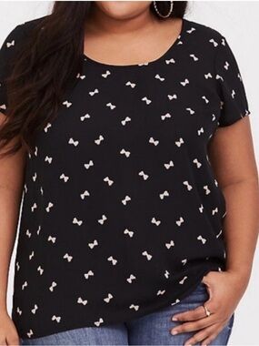 torrid Black Short-Sleeve Top with pink Bow Print